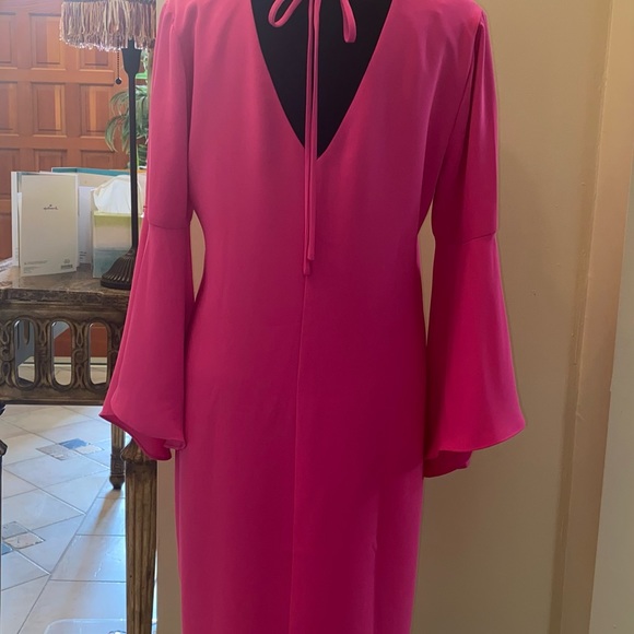 Straight-cut mini. bell sleeves. V-neck/back/tie. - Picture 6 of 6